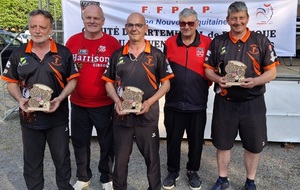 Champions:   Dominique Vasse, Roland Vasse et Frédéric Mouneau  (Pétanque Airvaudaise)