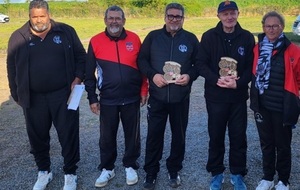 Vice-Champions:   Kaled Benhamou, Pascal Reutin et Patrick Poizac   (Pétanque St maixentaise)