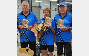 Vice-Champions:  Maryse Legrand, Christian Rouet et Marcel Baloge  (Pétanque Club Vouilletaise)